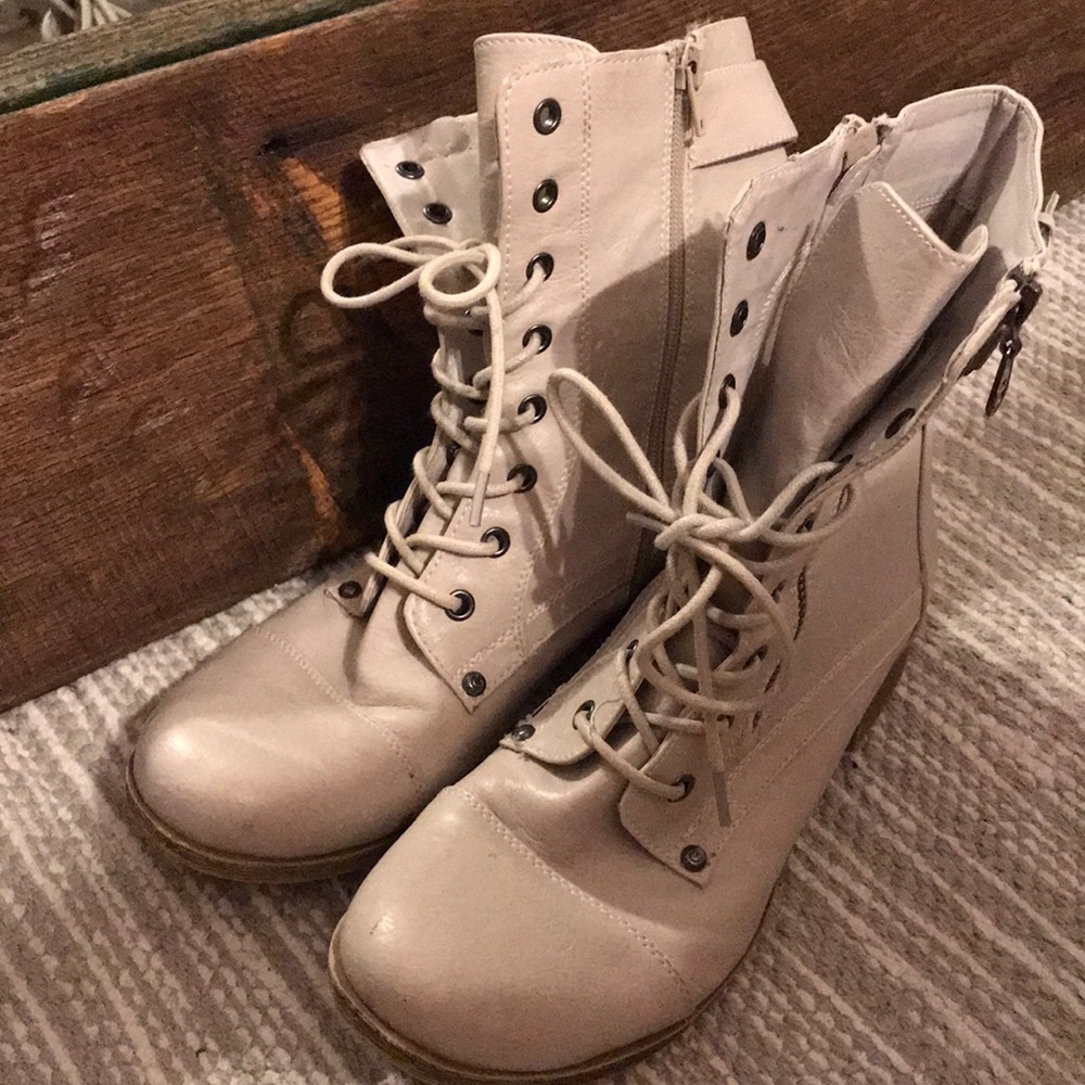 Guess boots